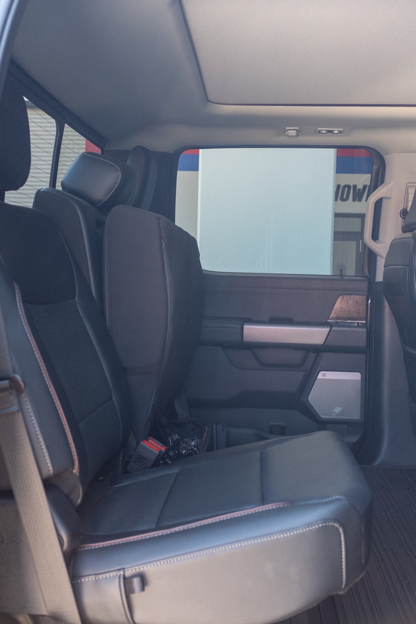 NEW 2023 F250 LARIAT 'PRIMARY PRODUCER PACKAGE' - 6 SEATER, CARBONIZED GREY (STOCK # 5024)