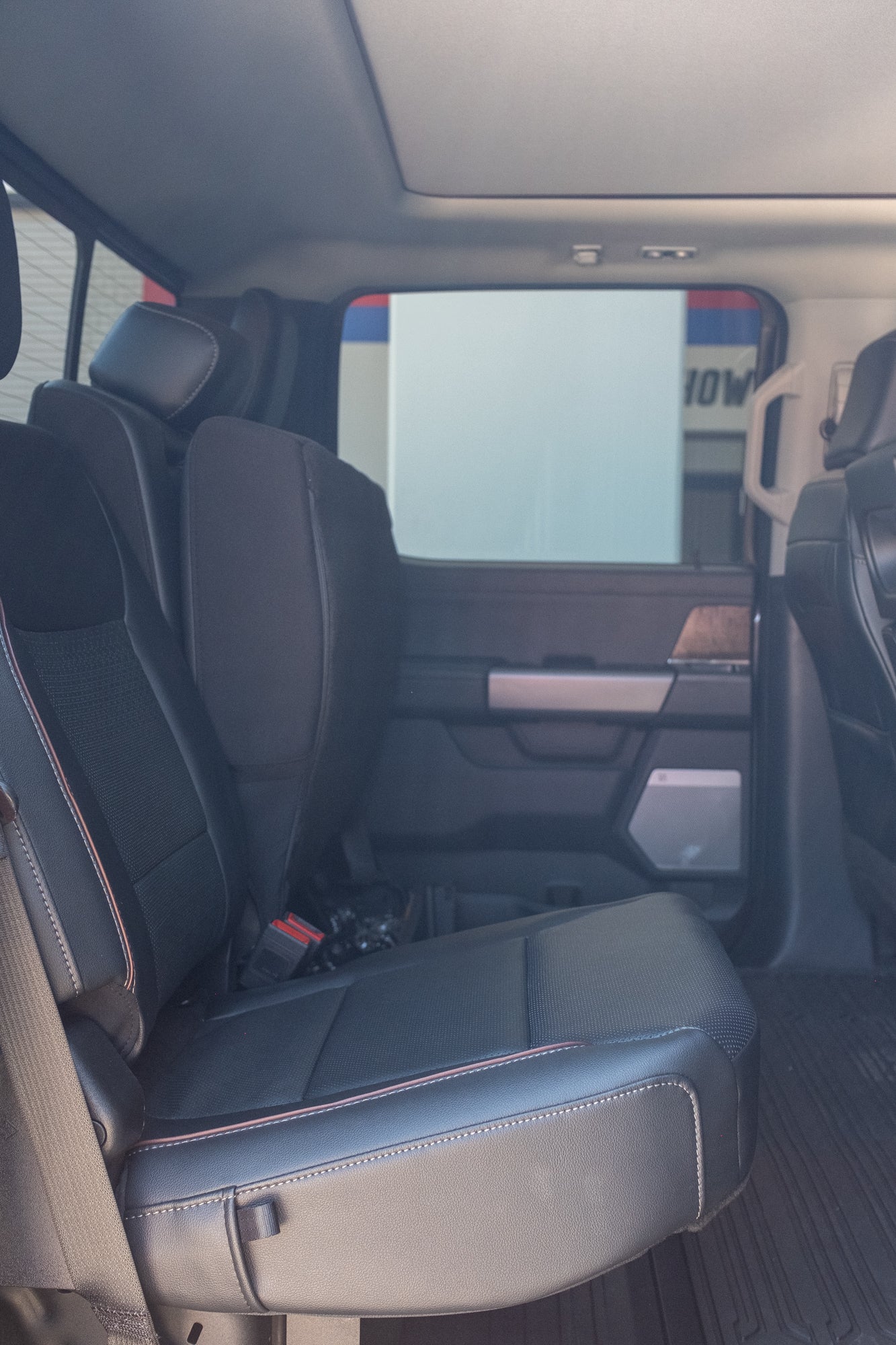 NEW 2023 F250 LARIAT 'PRIMARY PRODUCER PACKAGE' - 6 SEATER, CARBONIZED GREY (STOCK # 5024)