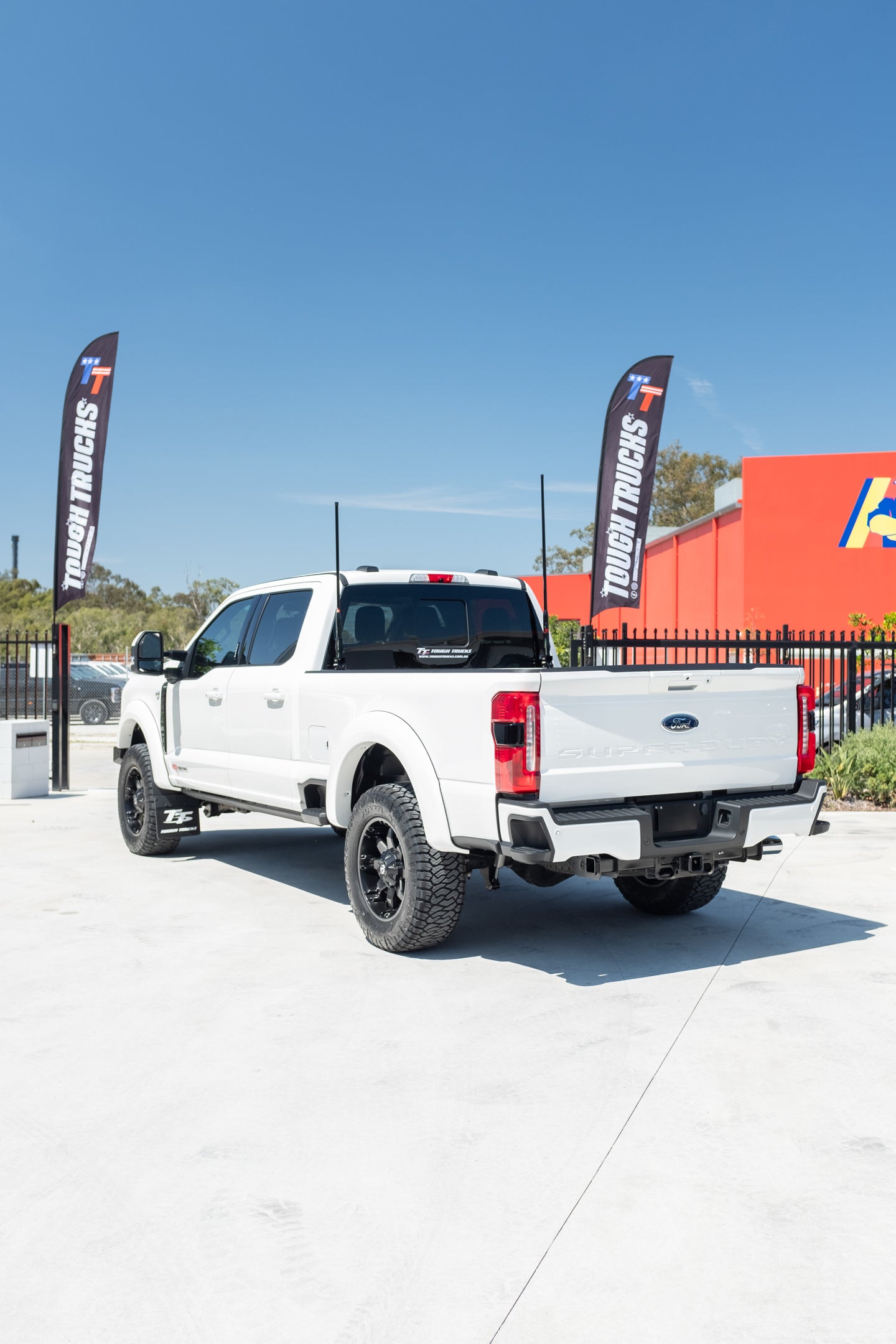 NEW 2023 F350 LARIAT 'CUSTOM BUILD' - STAR WHITE (STOCK # 5014)