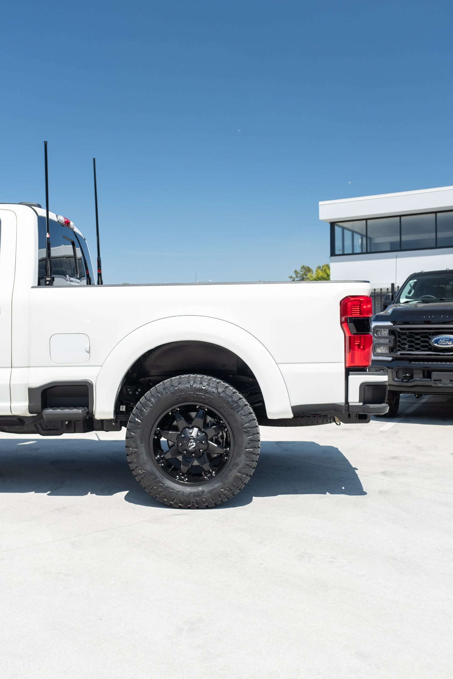 NEW 2023 F350 LARIAT 'CUSTOM BUILD' - STAR WHITE (STOCK # 5014)