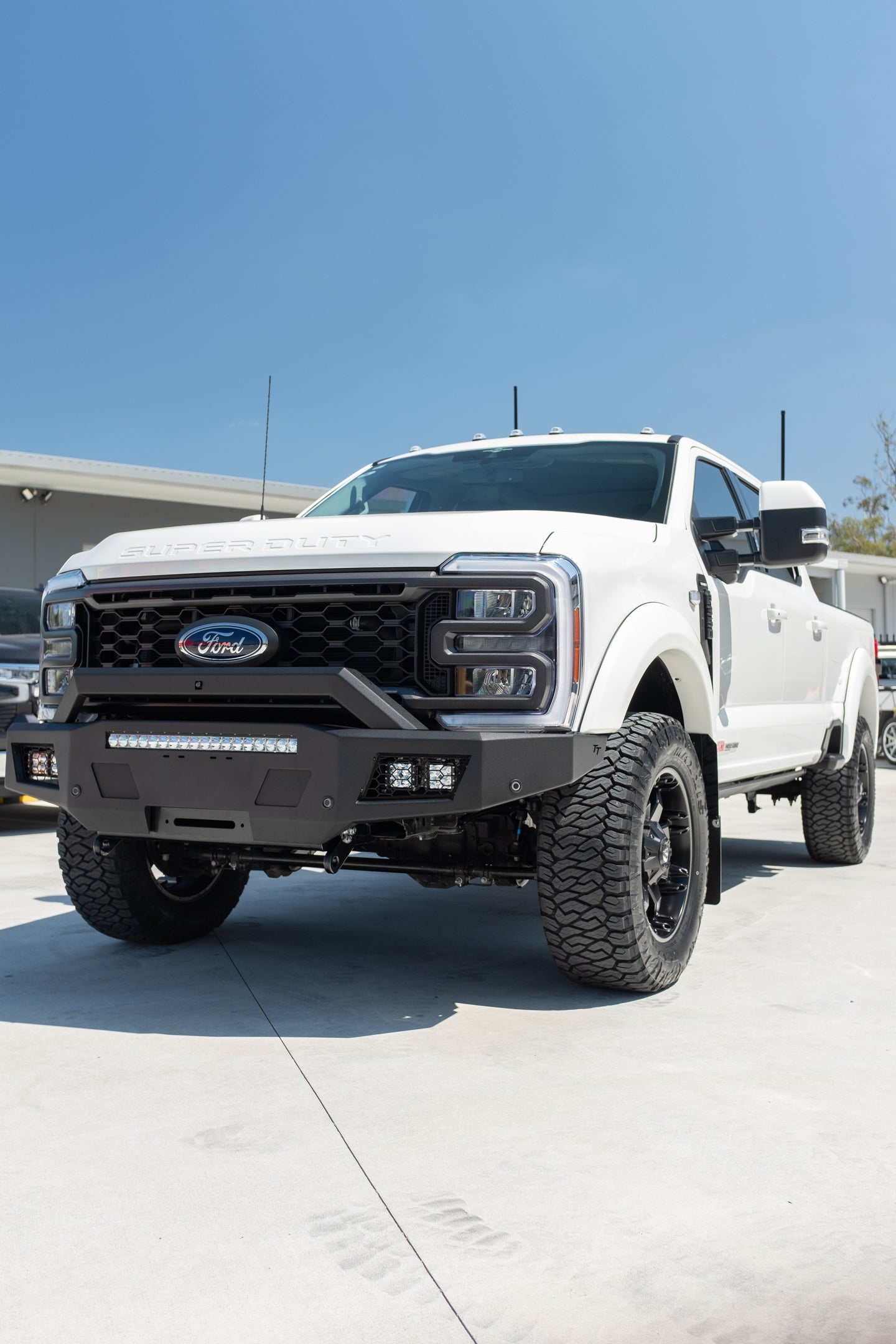 NEW 2023 F350 LARIAT 'CUSTOM BUILD' - STAR WHITE (STOCK # 5014)