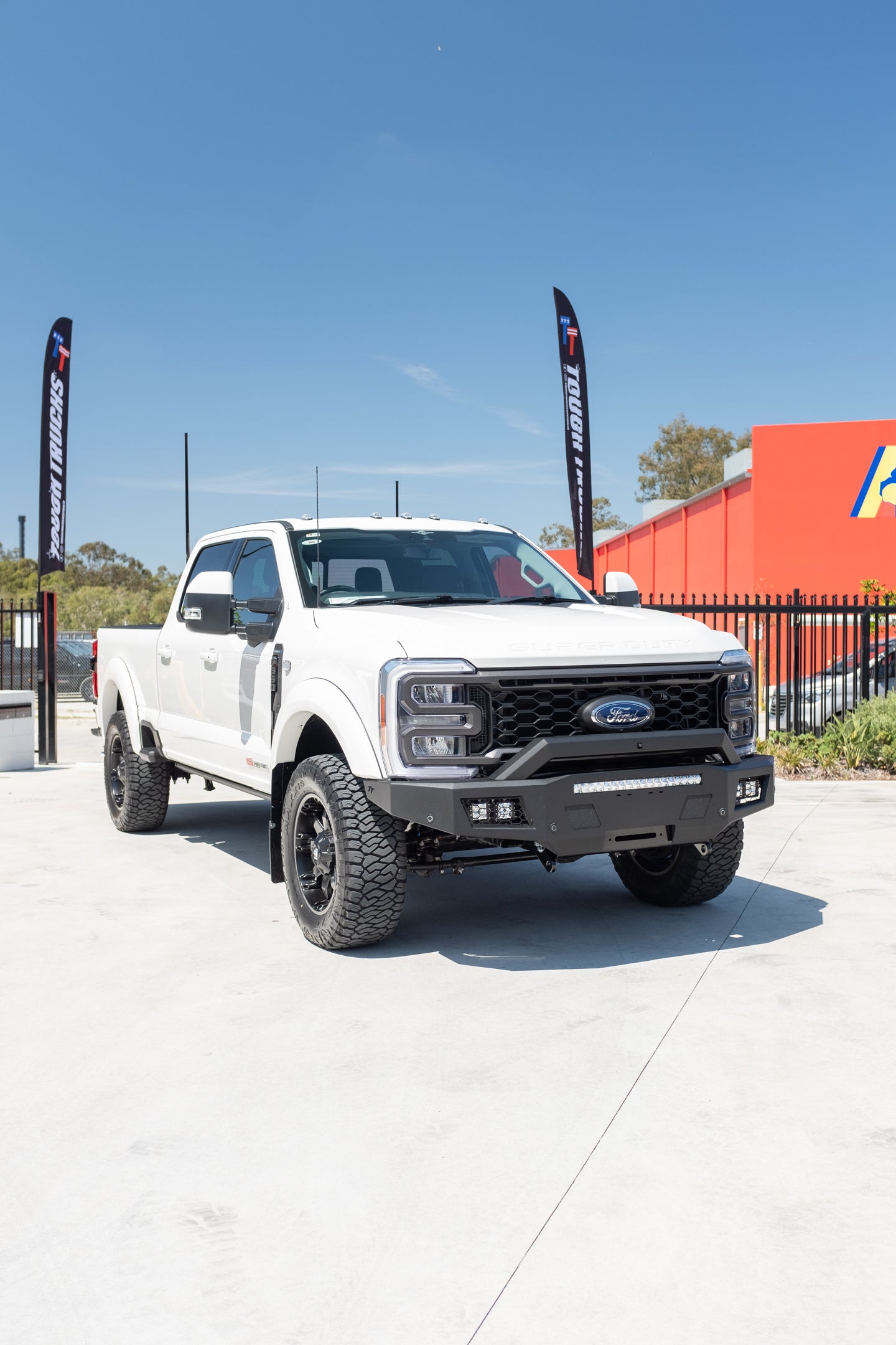 NEW 2023 F350 LARIAT 'CUSTOM BUILD' - STAR WHITE (STOCK # 5014)