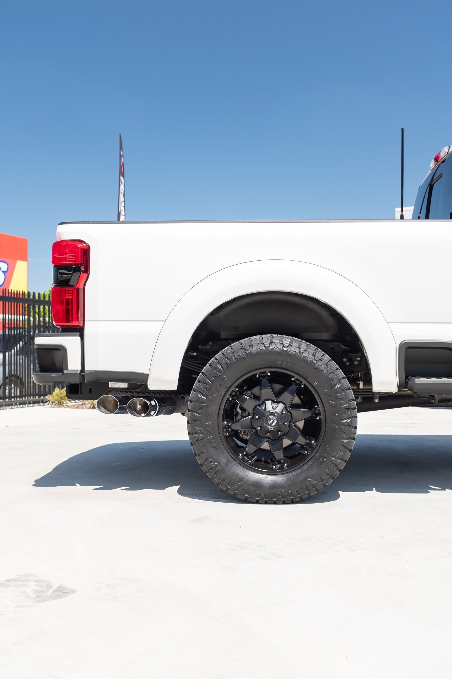 NEW 2023 F350 LARIAT 'CUSTOM BUILD' - STAR WHITE (STOCK # 5014)