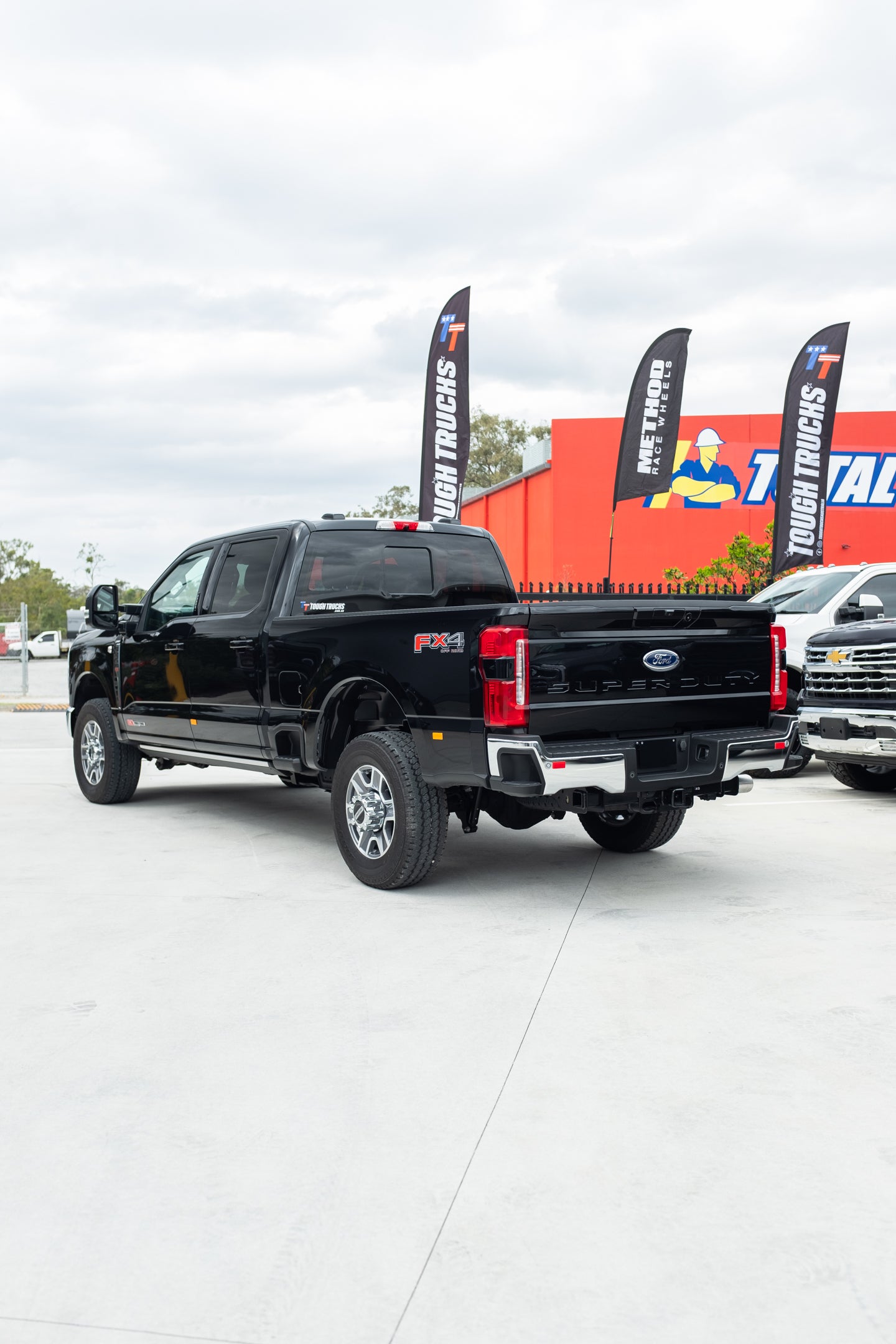 NEW 2023 F250 LARIAT, AGATE BLACK (STOCK # 5044) - PICS COMING SOON.