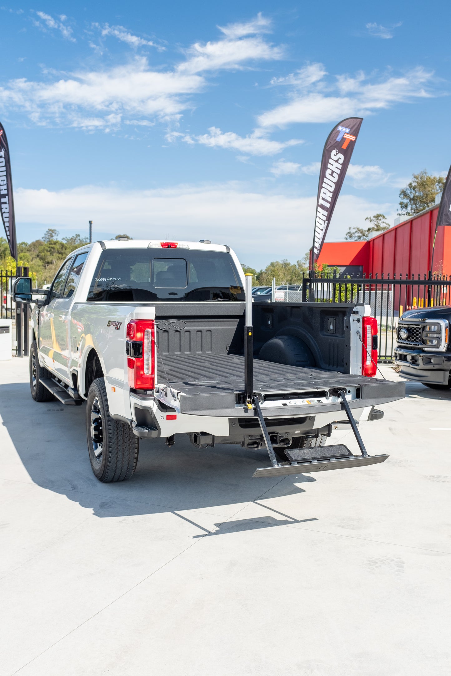 NEW 2023 F350 LARIAT, STAR WHITE (STOCK # 5076)