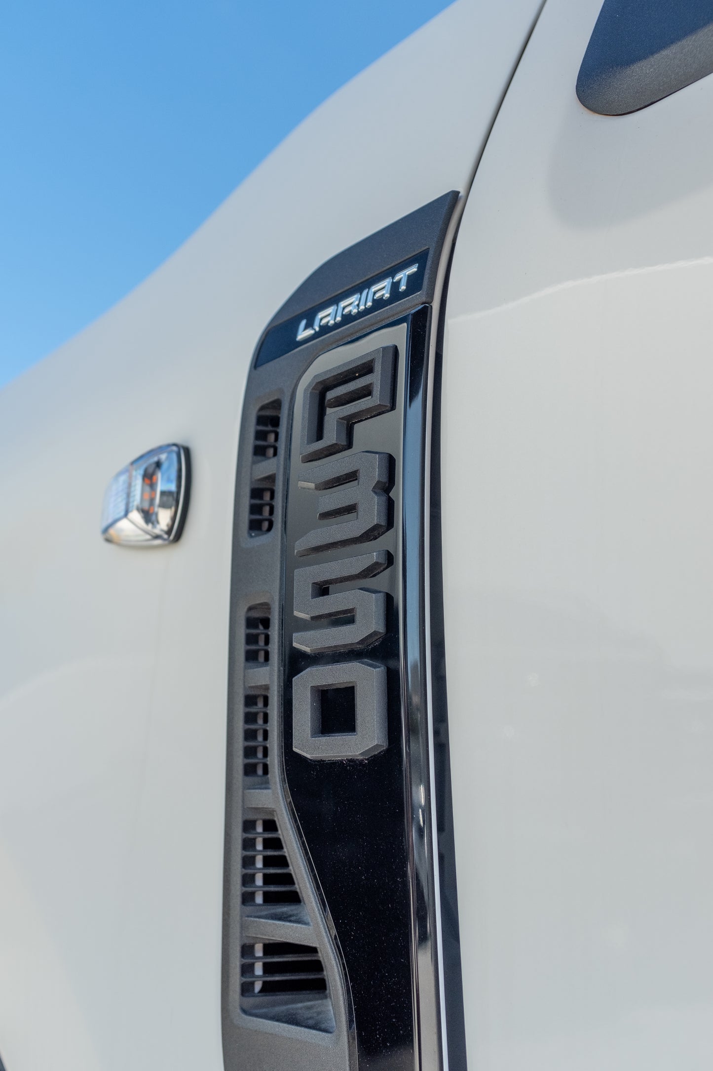 NEW 2023 F350 LARIAT, STAR WHITE (STOCK # 5076)