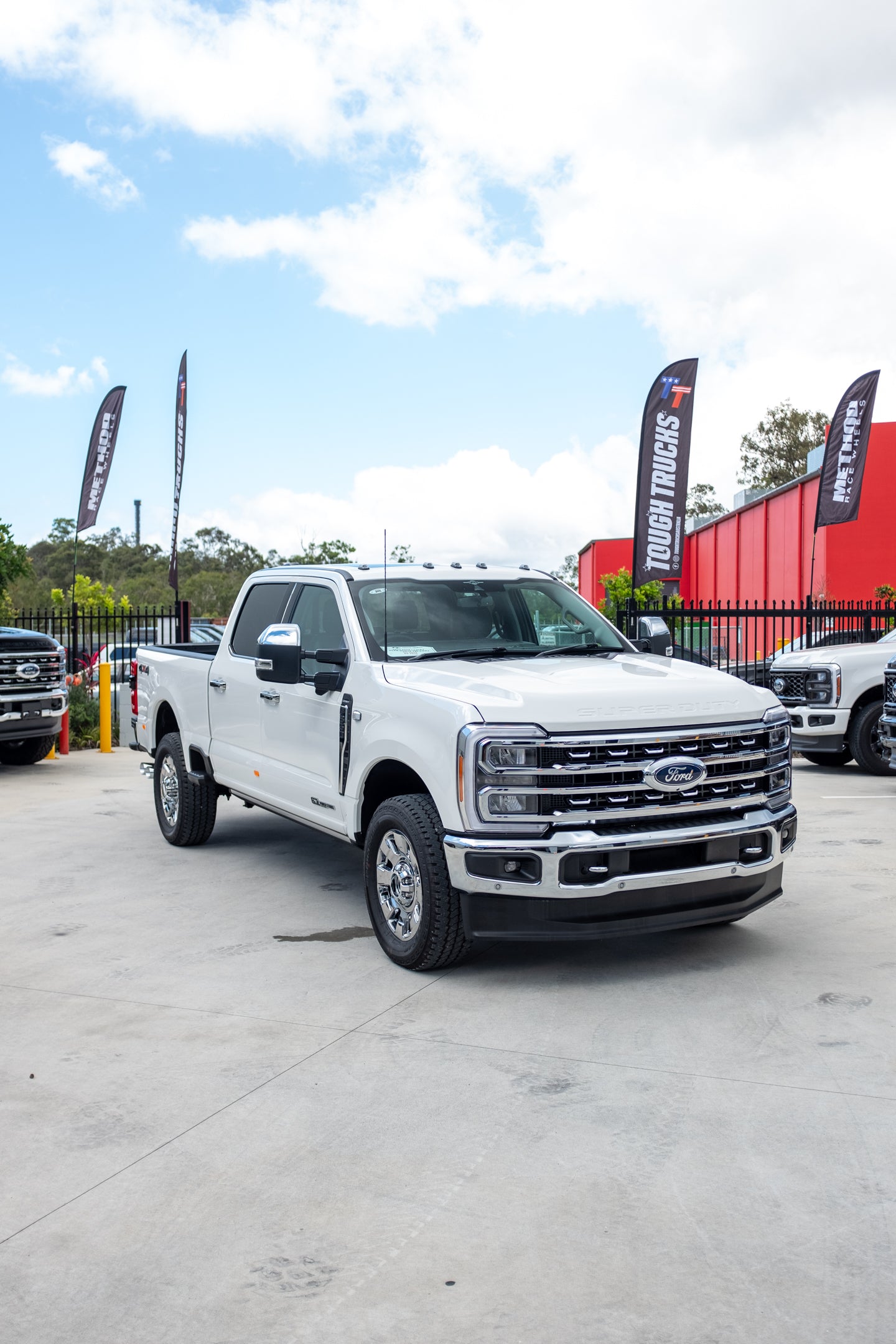 NEW FORD F350 LARIAT, STAR WHITE (STOCK #5039)