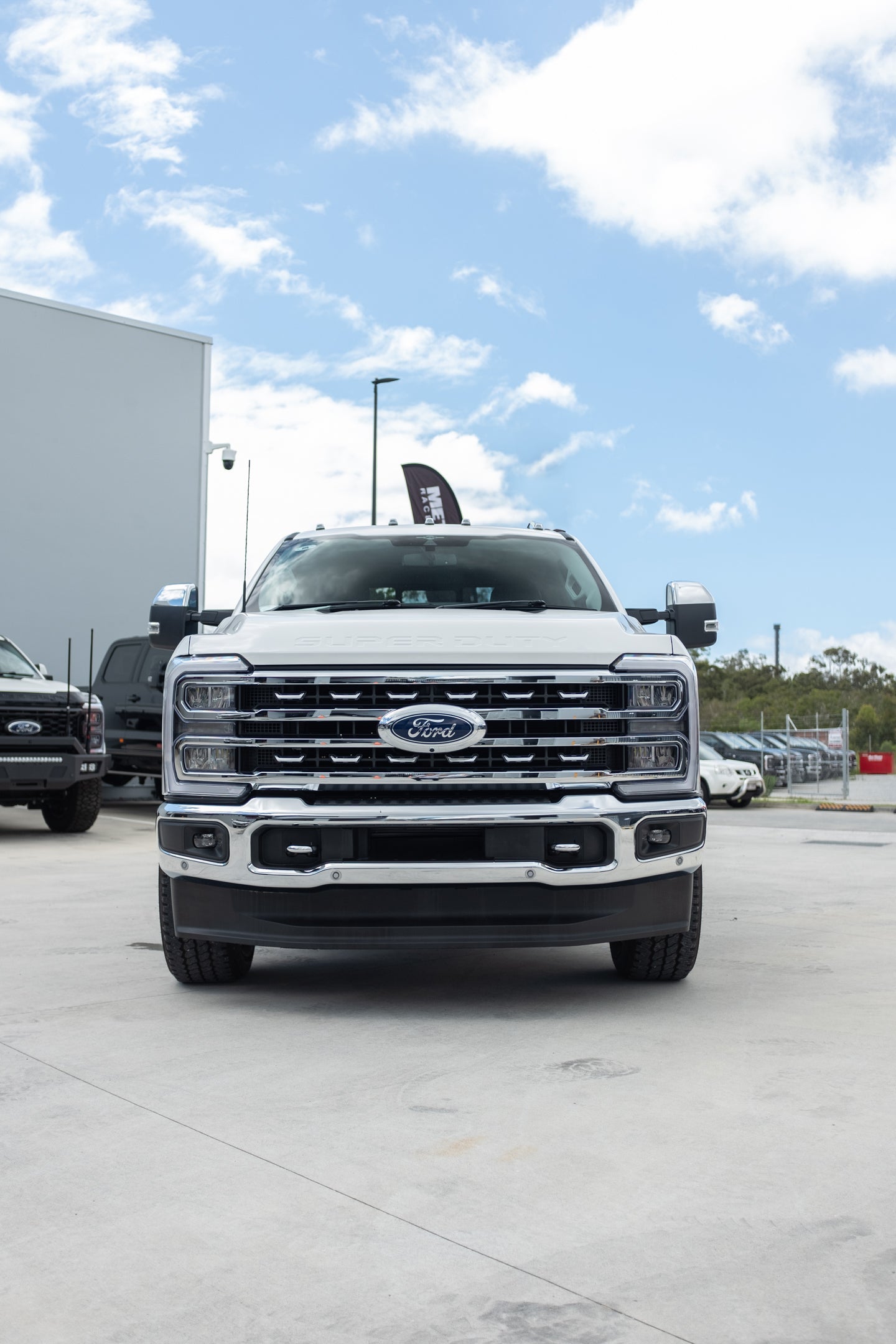 NEW FORD F350 LARIAT, STAR WHITE (STOCK #5039)