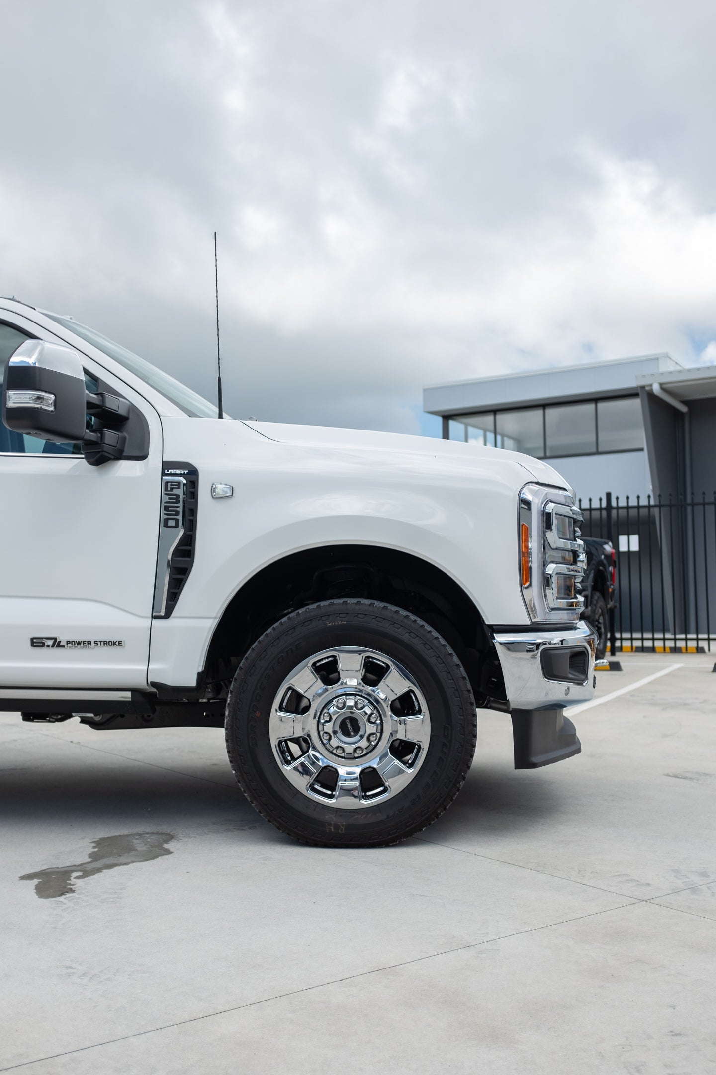 NEW FORD F350 LARIAT, STAR WHITE (STOCK #5039)