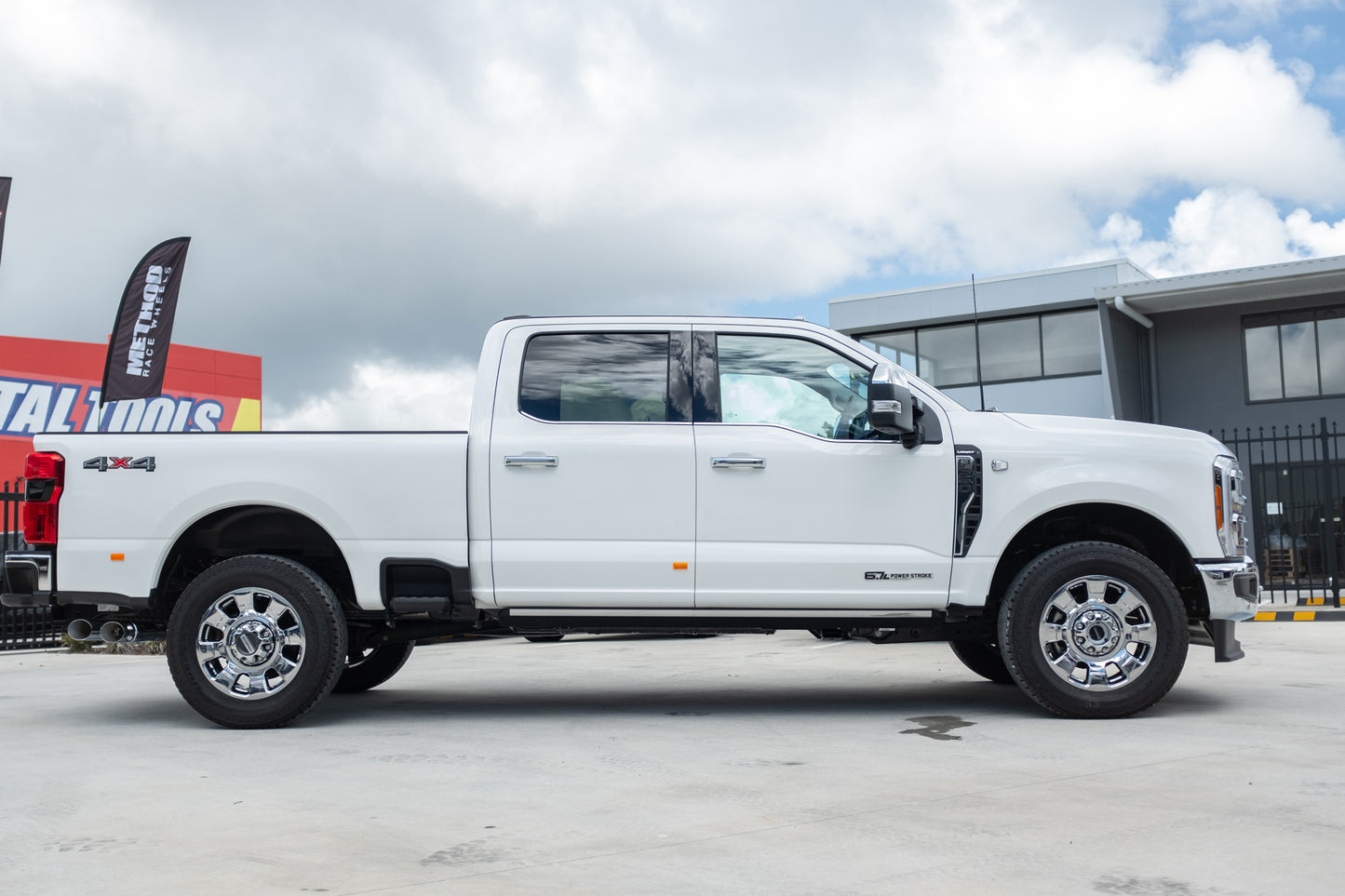 NEW FORD F350 LARIAT, STAR WHITE (STOCK #5039)