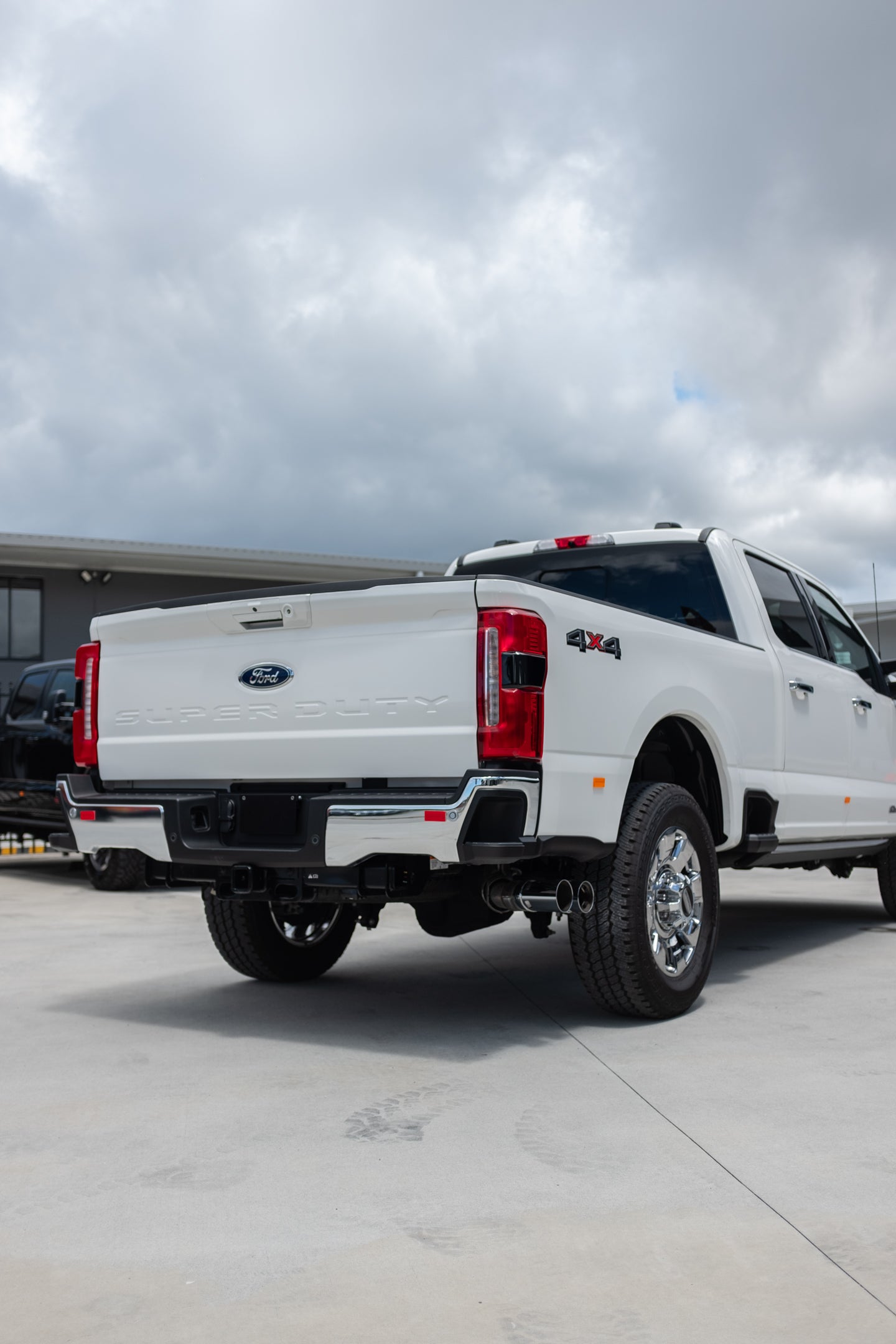 NEW FORD F350 LARIAT, STAR WHITE (STOCK #5039)