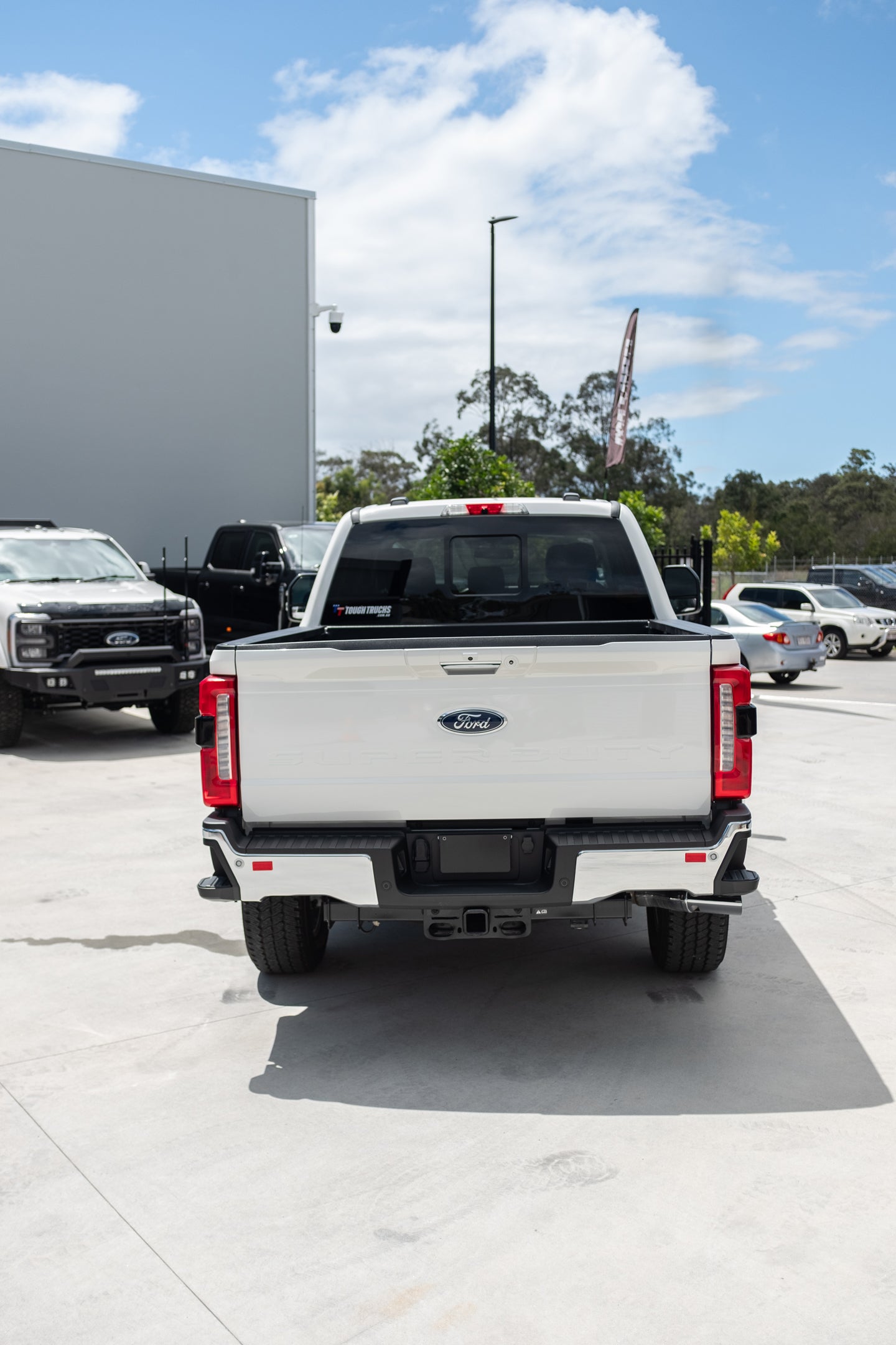 NEW FORD F350 LARIAT, STAR WHITE (STOCK #5039)