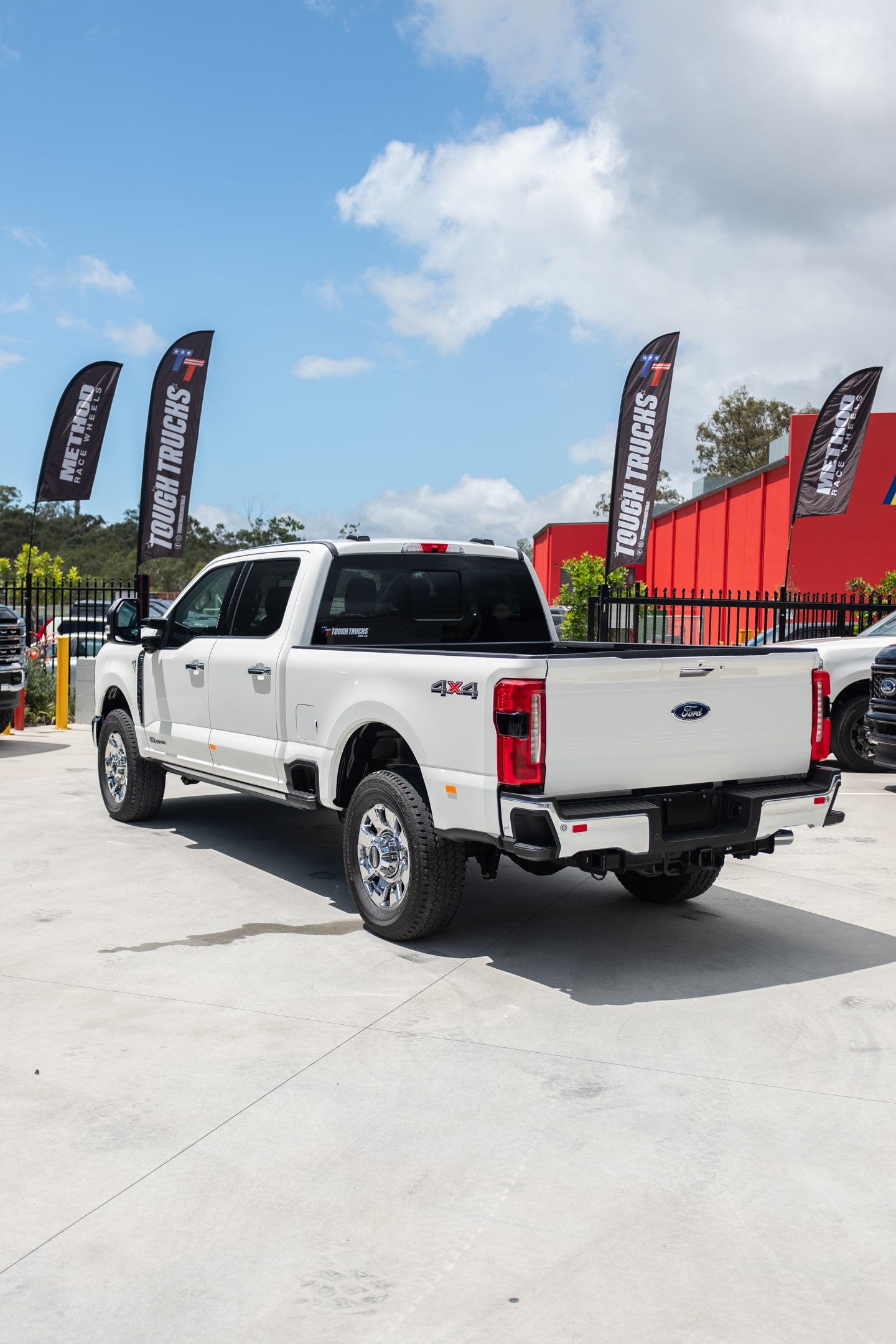 NEW FORD F350 LARIAT, STAR WHITE (STOCK #5039)