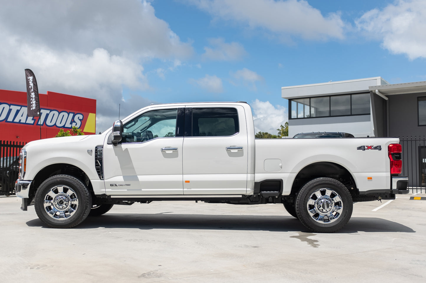 NEW FORD F350 LARIAT, STAR WHITE (STOCK #5039)