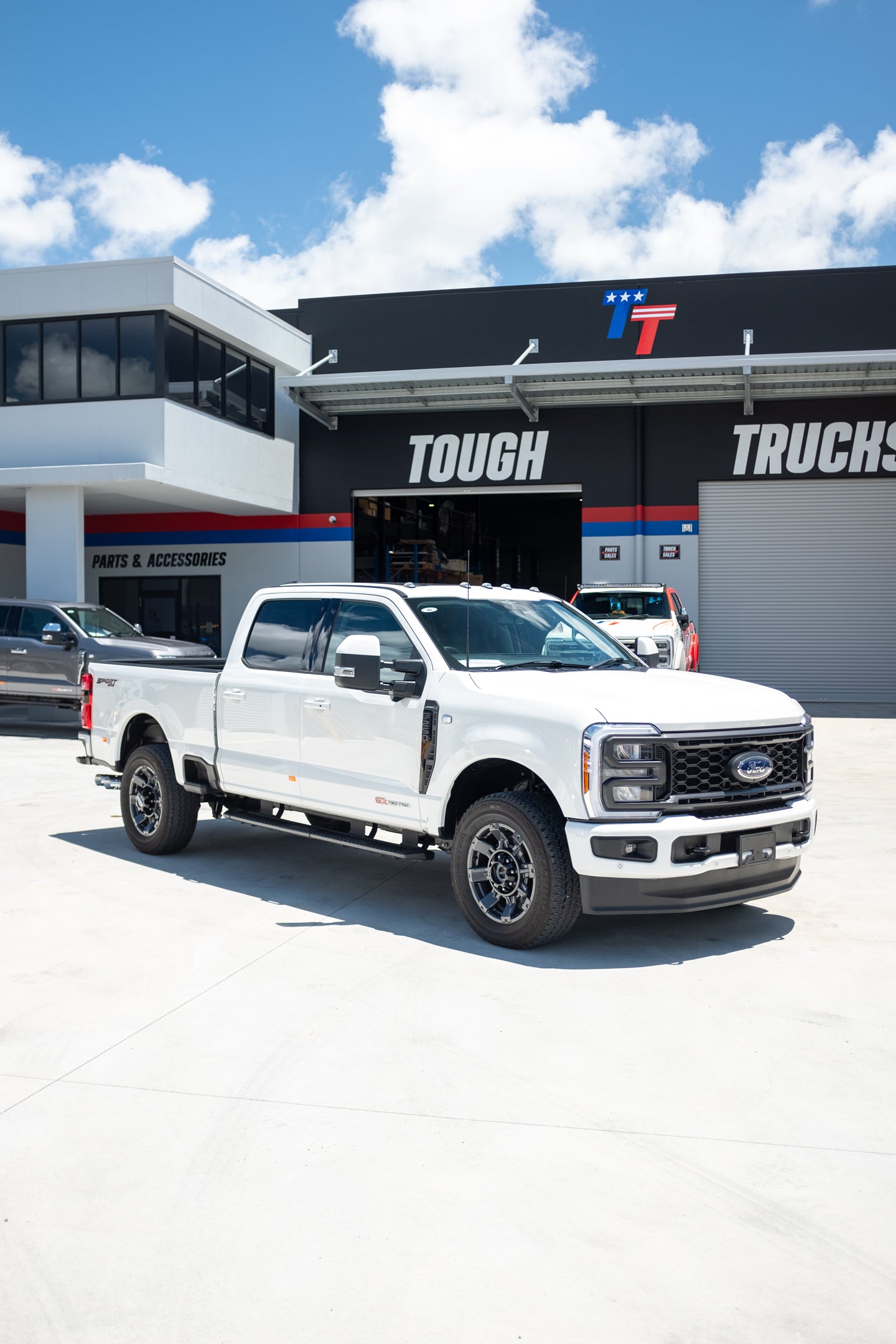 NEW 2023 F250 LARIAT, STAR WHITE (STOCK #5075)