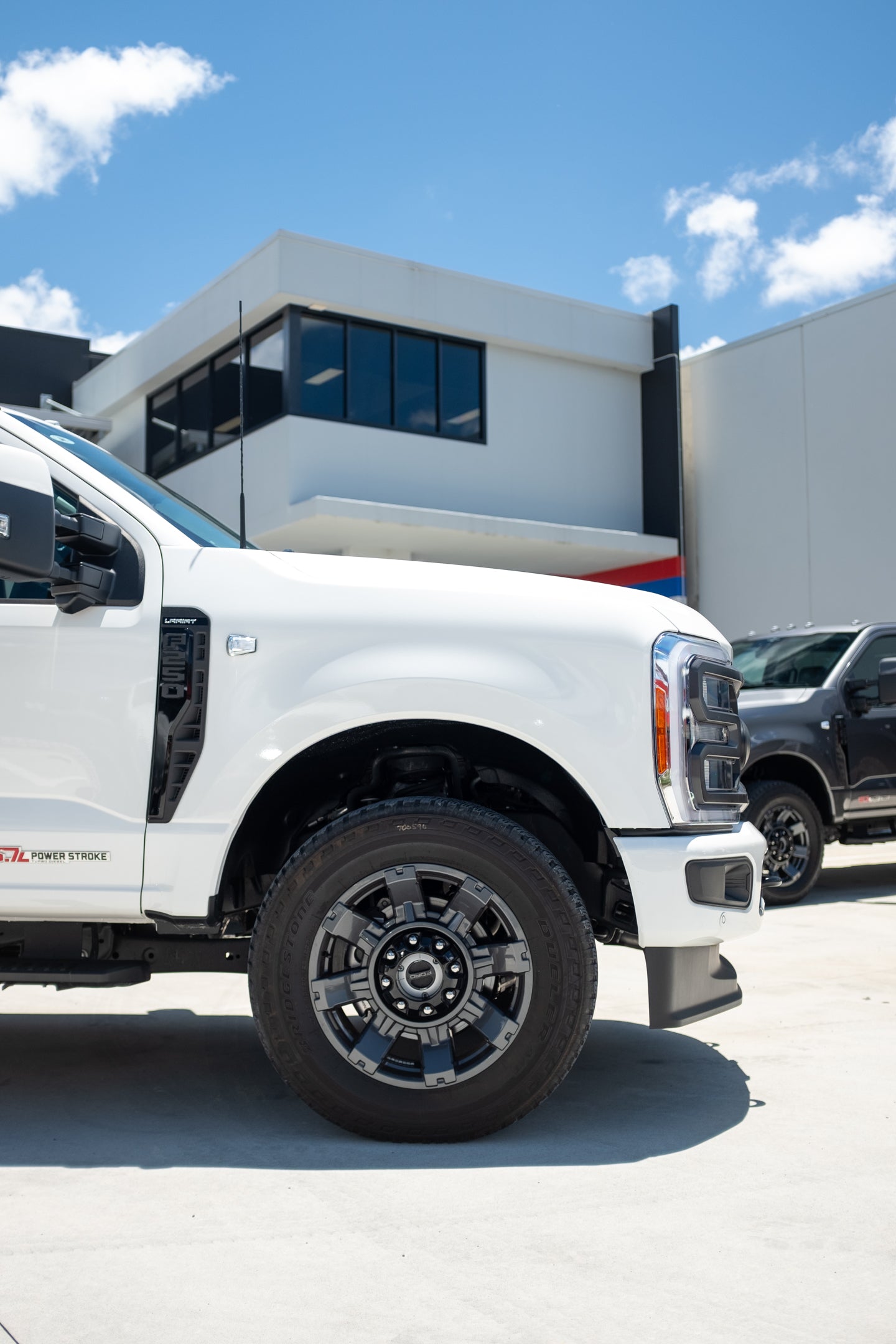 NEW 2023 F250 LARIAT, STAR WHITE (STOCK #5075)