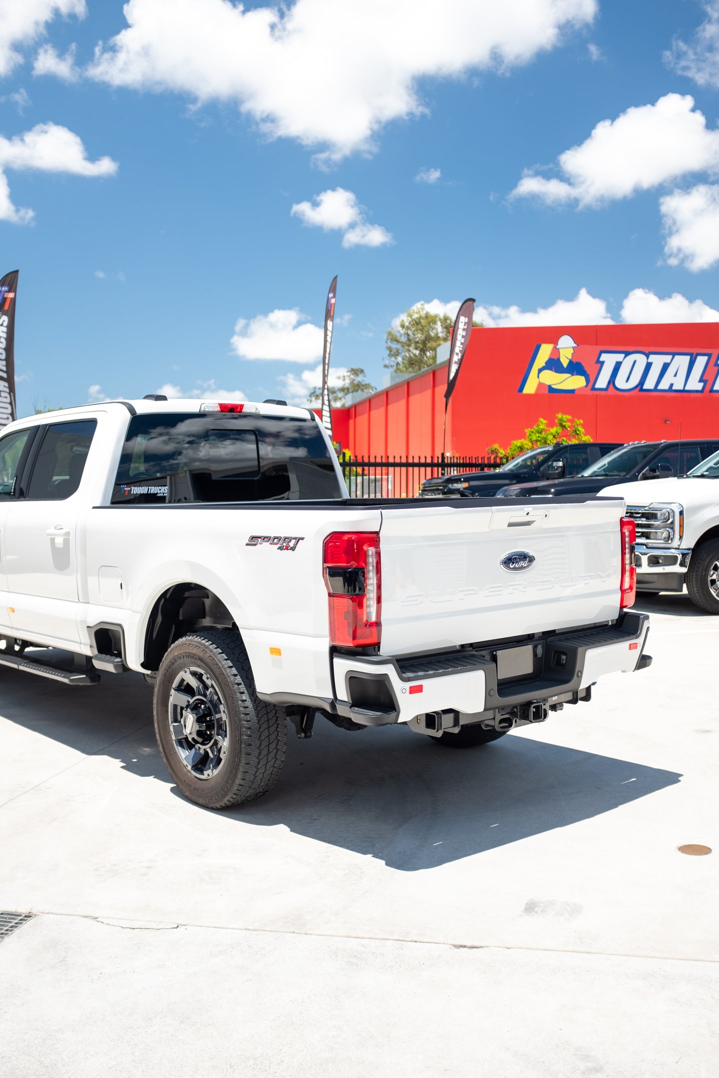 NEW 2023 F250 LARIAT, STAR WHITE (STOCK #5075)