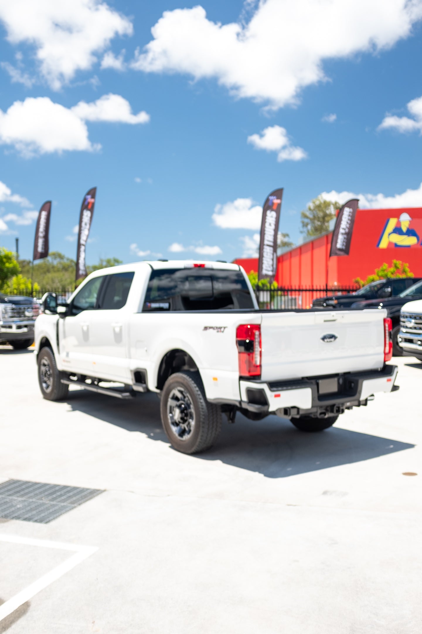 NEW 2023 F250 LARIAT, STAR WHITE (STOCK #5075)