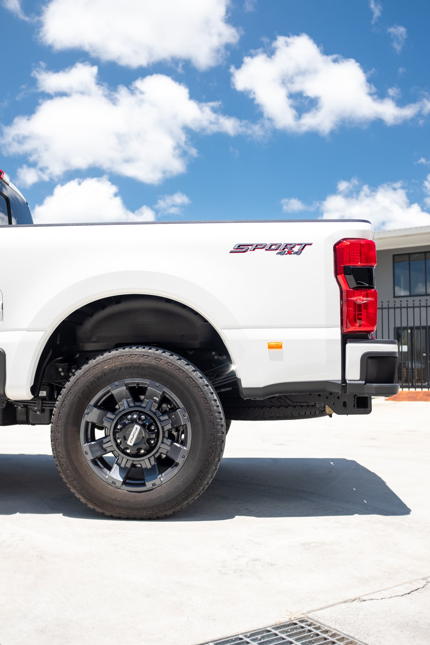 NEW 2023 F250 LARIAT, STAR WHITE (STOCK #5075)