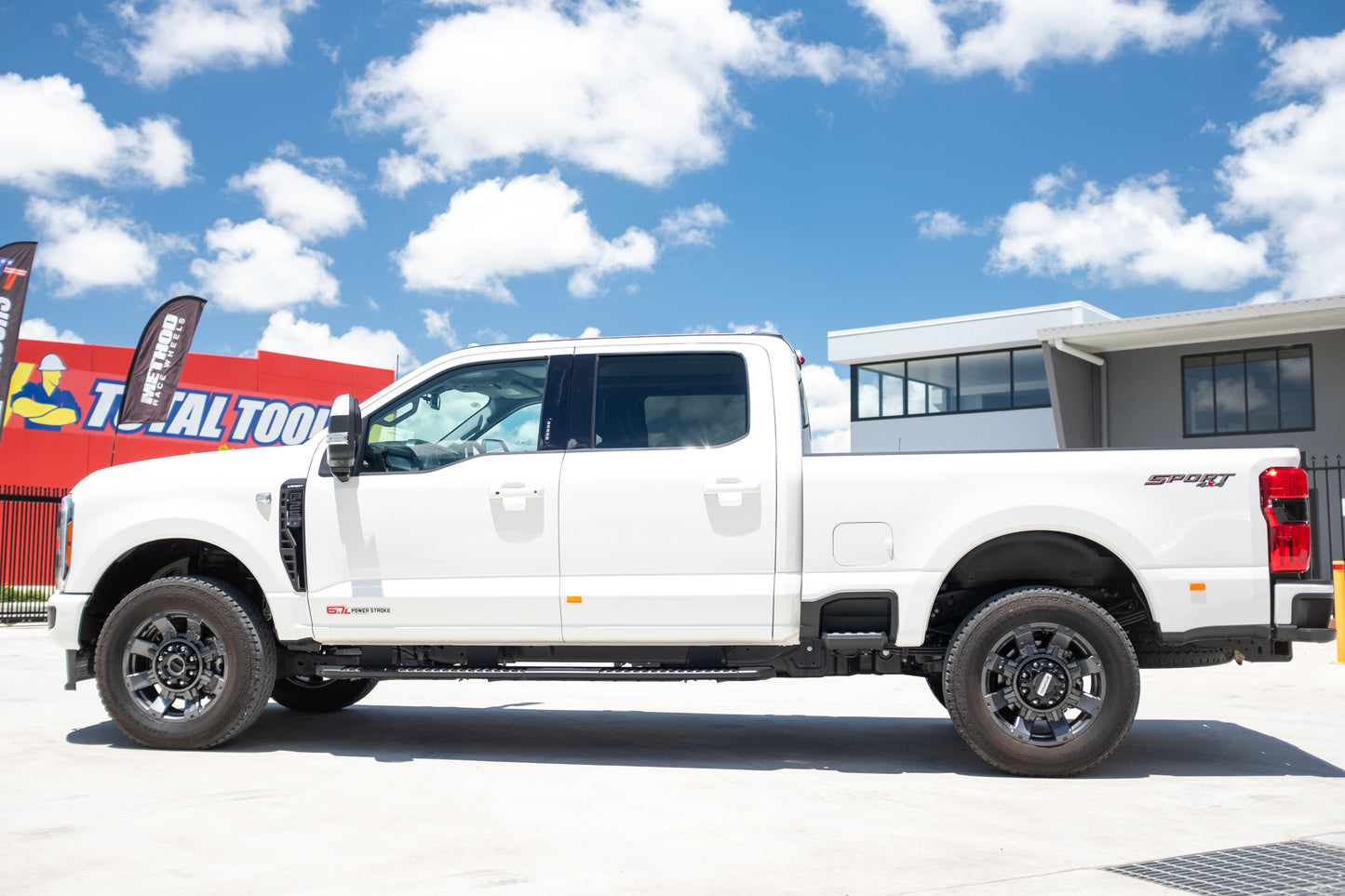 NEW 2023 F250 LARIAT, STAR WHITE (STOCK #5075)