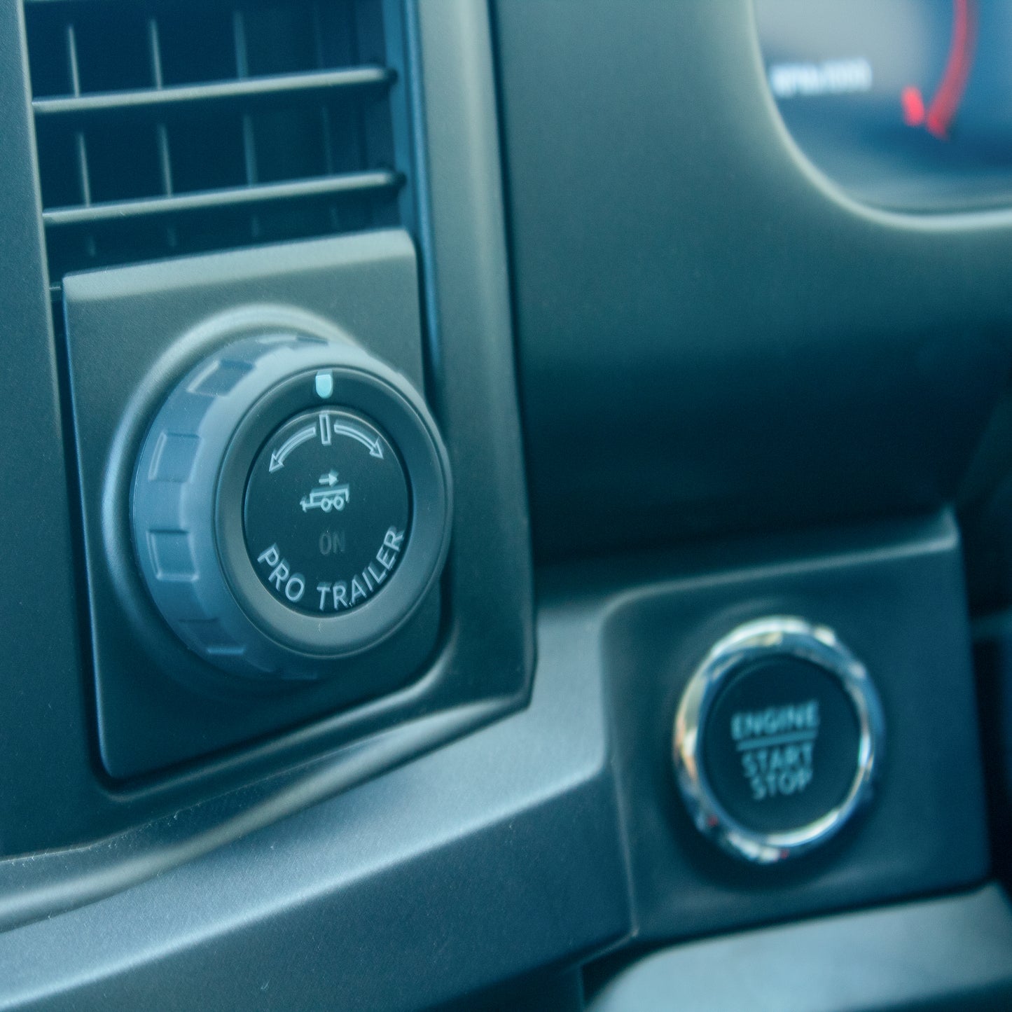 2025 FORD F250 Lariat - TREMOR Pack Avalanche