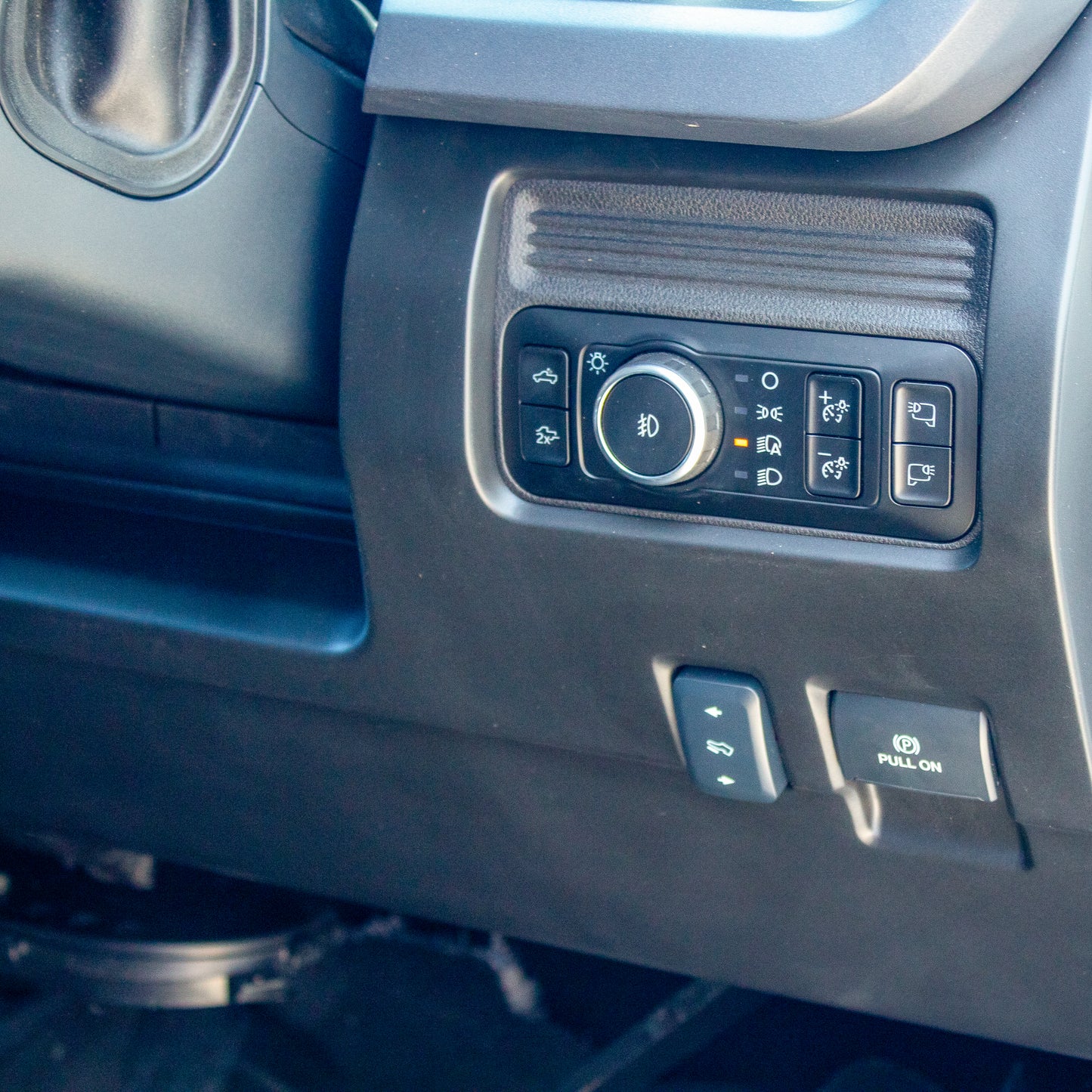 2025 FORD F250 Lariat - TREMOR Pack Avalanche