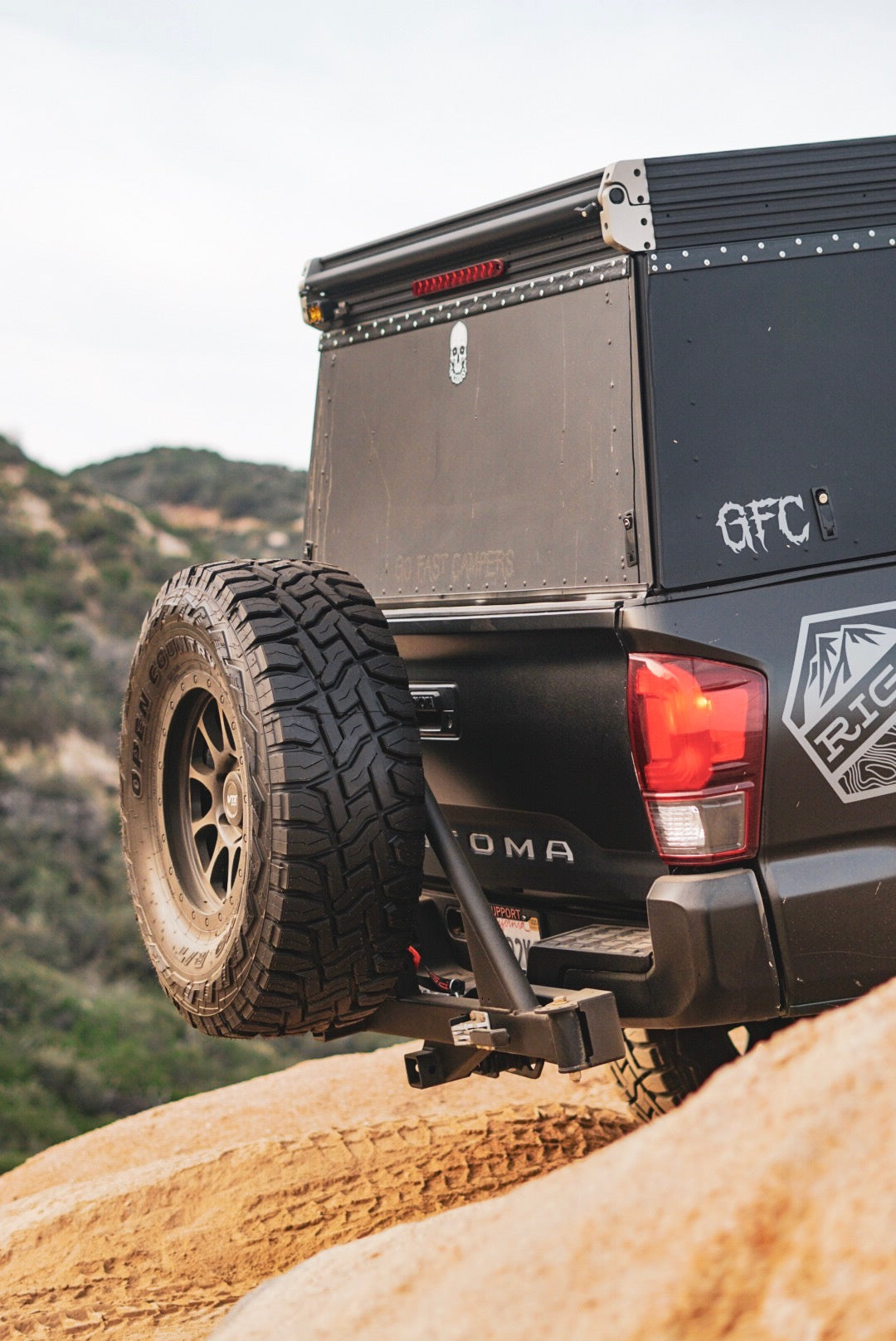 RIGD SUPPLY UltraSwing™ Multi-Fit Spare Tire Hitch Mount