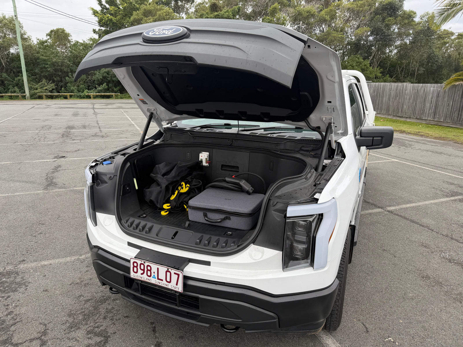 2024 FORD F-150 Lighting Pro - Oxford White