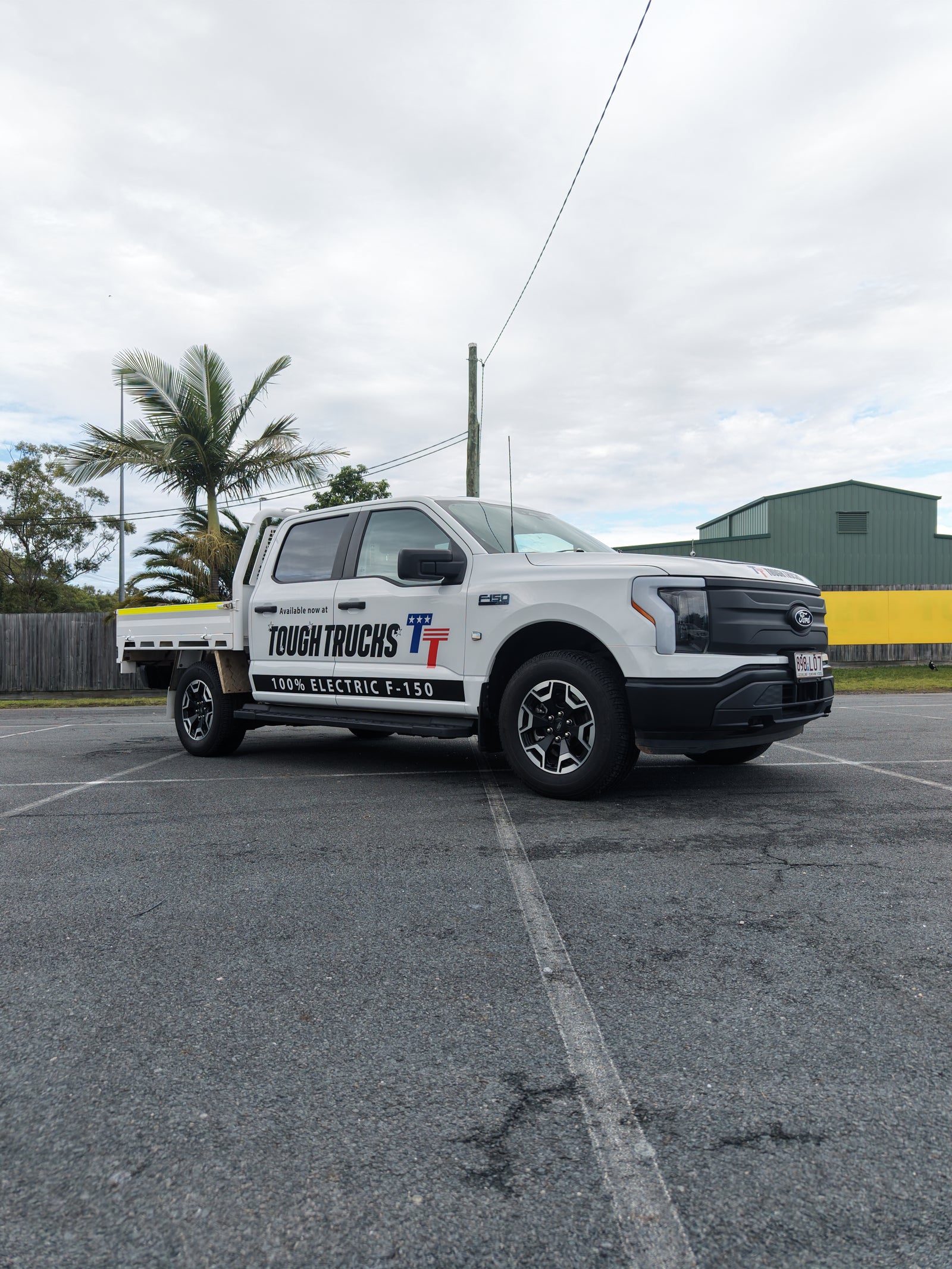 2024 FORD F-150 Lighting Pro - Oxford White