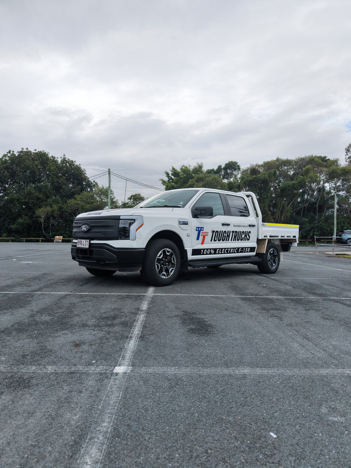 2024 FORD F-150 Lighting Pro - Oxford White