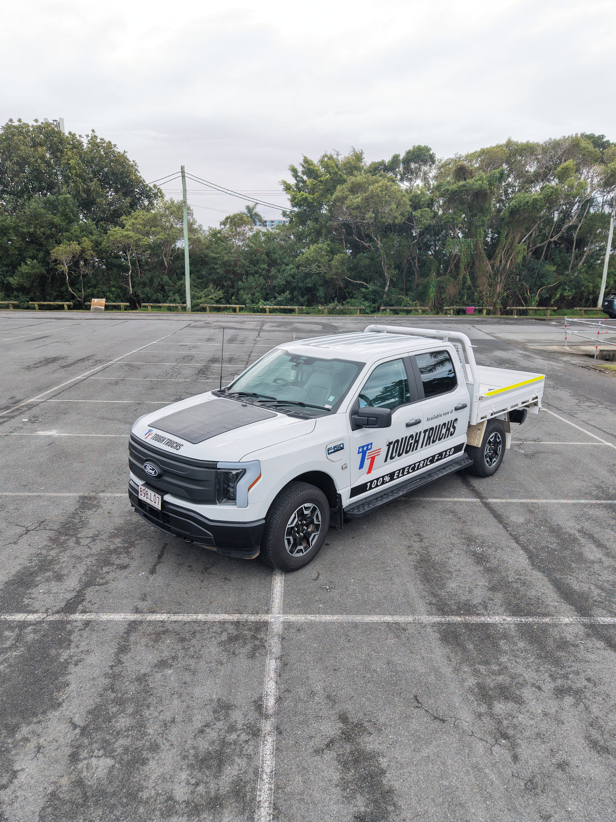 2024 FORD F-150 Lightning Pro - Oxford White