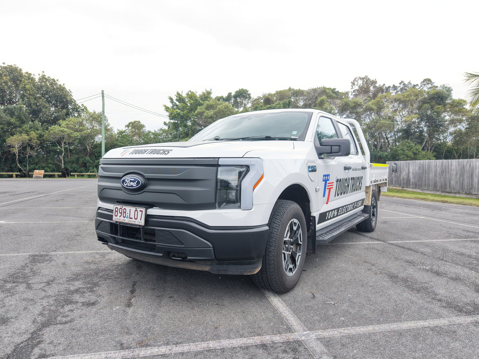 2024 FORD F-150 Lighting Pro - Oxford White