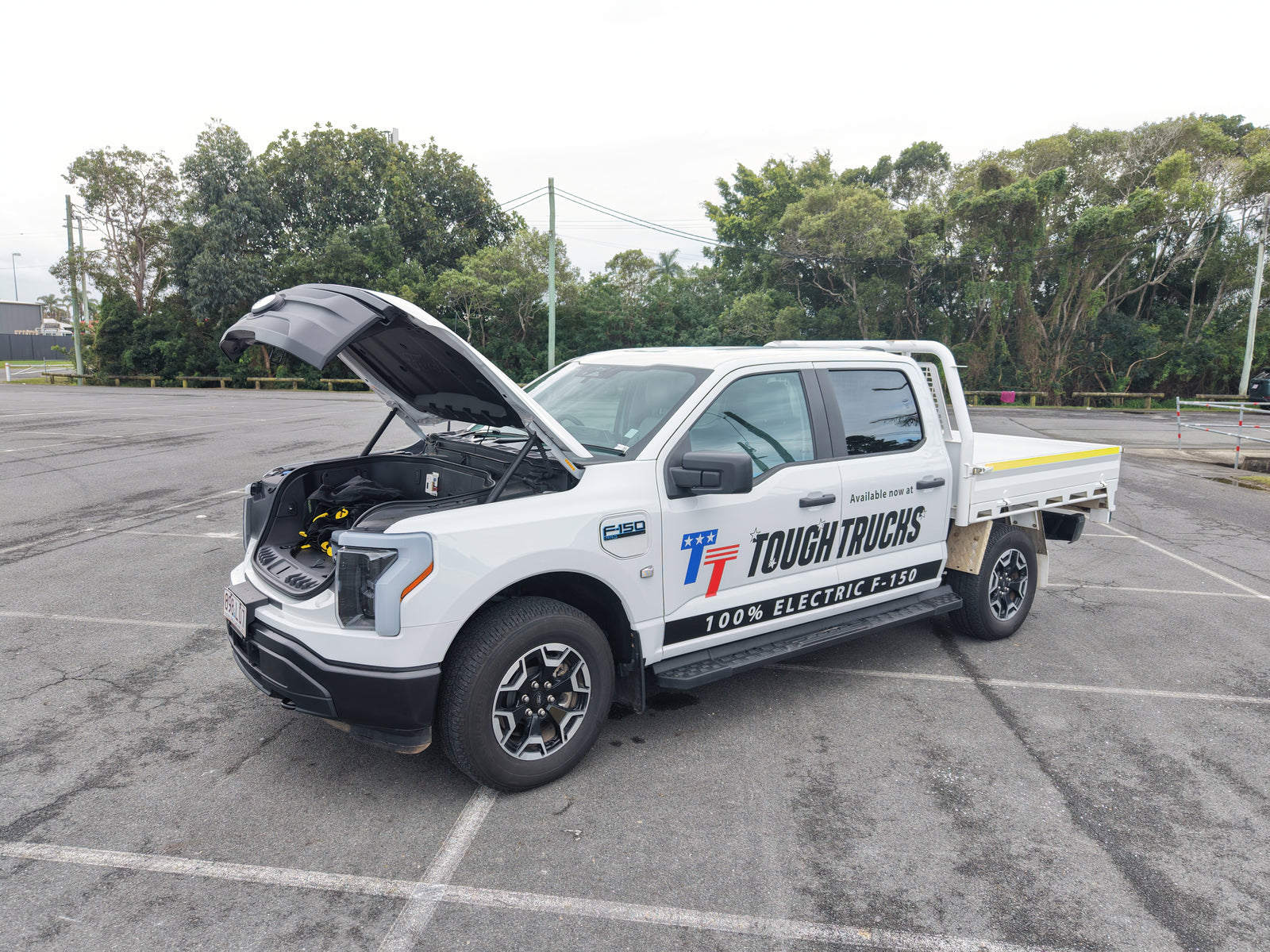 2024 FORD F-150 Lighting Pro - Oxford White