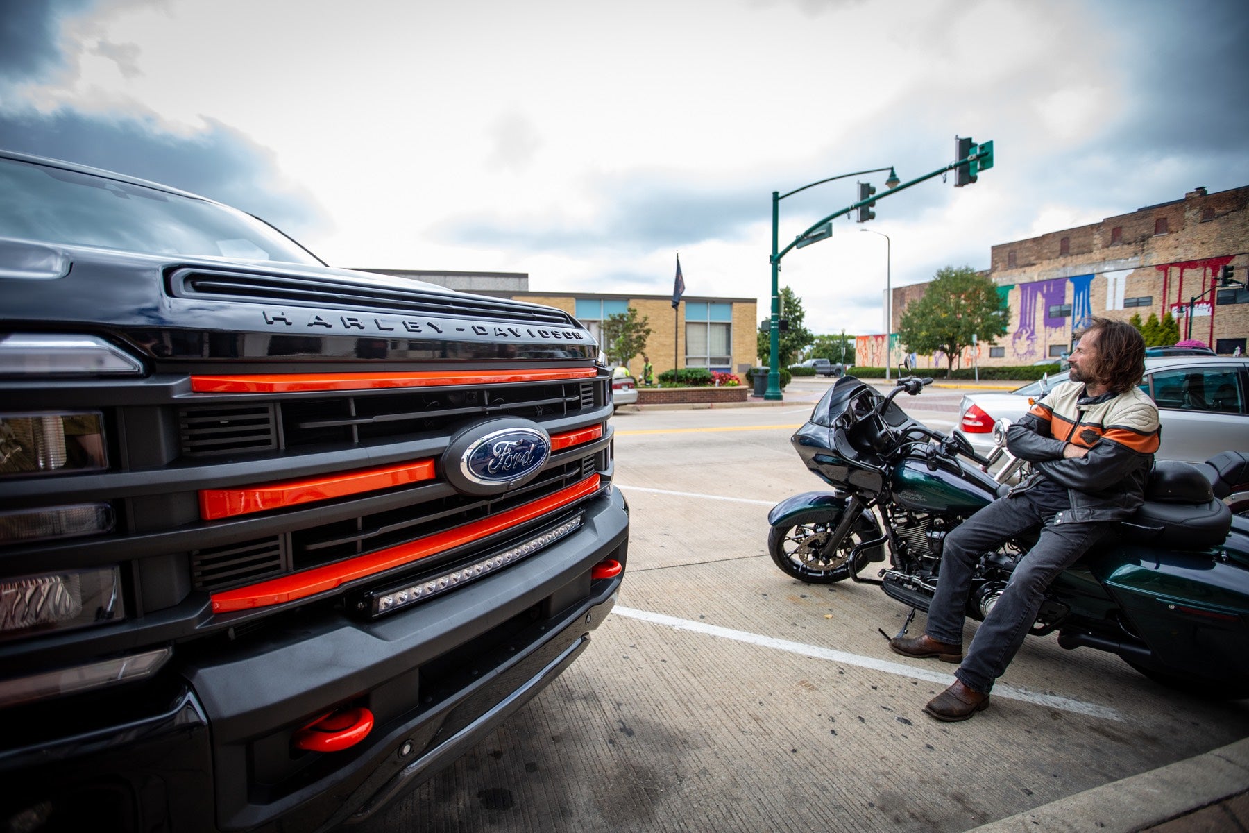 Harley-Davidson hood lettering and orange grille